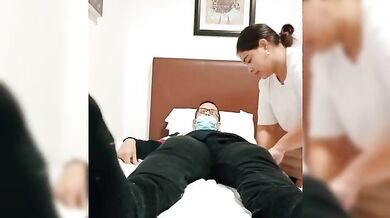 Desi nurse diya patient apne bhonsde maza